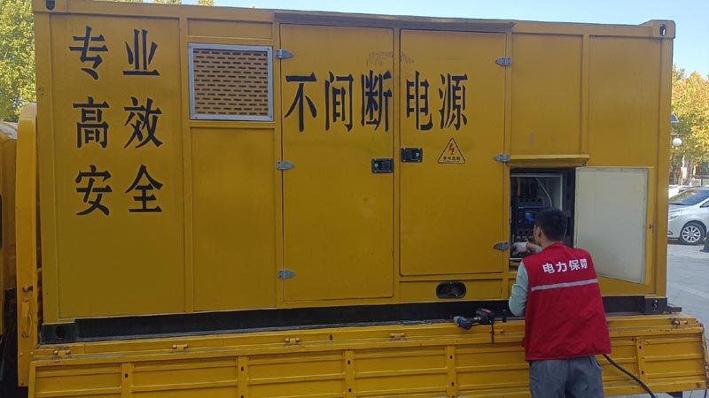 南票柴油发电机组和UPS电源配合使用时，如何避免切换过程中的电力中断？